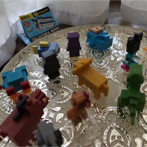 Lot CROSSY ROAD Original & DISNEY Collectible Figures Toys Lion King Baymax - Picture 11 of 12